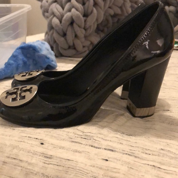Tory Burch patent block heel pumps - Picture 3 of 6